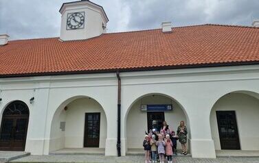 Ratusz oczami najmłodszych &ndash; przedszkolaki zwiedzały zabytkowy budynek  (16.05.2025 r.) 3
