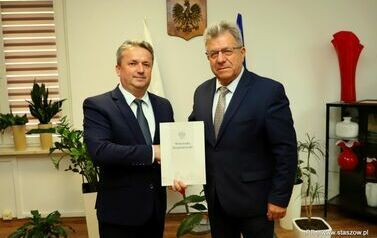 Podpisanie umowy na remont dachu strażnicy OSP w Woli Osowej (16.09.2025 r.) 4