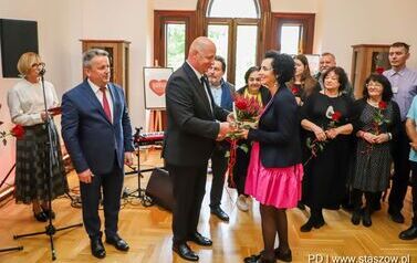 Wernisaż wystawy poplenerowej III Międzynarodowego Pleneru Malarskiego, promocja książki ks. Piotra Maroszka &bdquo;Hugo Kołłątaj jako duchowny&rdquo; oraz koncert &bdquo;W Blasku Jubileuszu&rdquo; (27.09.2025 r.) 44