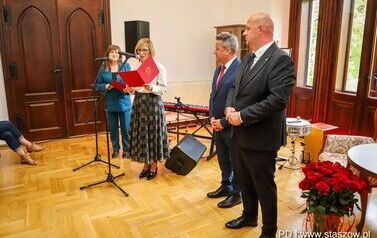 Wernisaż wystawy poplenerowej III Międzynarodowego Pleneru Malarskiego, promocja książki ks. Piotra Maroszka &bdquo;Hugo Kołłątaj jako duchowny&rdquo; oraz koncert &bdquo;W Blasku Jubileuszu&rdquo; (27.09.2025 r.) 59