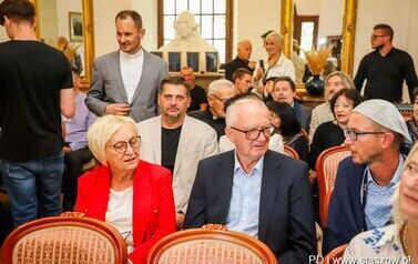 Wernisaż wystawy poplenerowej III Międzynarodowego Pleneru Malarskiego, promocja książki ks. Piotra Maroszka &bdquo;Hugo Kołłątaj jako duchowny&rdquo; oraz koncert &bdquo;W Blasku Jubileuszu&rdquo; (27.09.2025 r.) 71