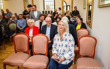 Wernisaż wystawy poplenerowej III Międzynarodowego Pleneru Malarskiego, promocja książki ks. Piotra Maroszka &bdquo;Hugo Kołłątaj jako duchowny&rdquo; oraz koncert &bdquo;W Blasku Jubileuszu&rdquo; (27.09.2025 r.) 72