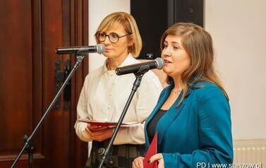 Wernisaż wystawy poplenerowej III Międzynarodowego Pleneru Malarskiego, promocja książki ks. Piotra Maroszka &bdquo;Hugo Kołłątaj jako duchowny&rdquo; oraz koncert &bdquo;W Blasku Jubileuszu&rdquo; (27.09.2025 r.) 97