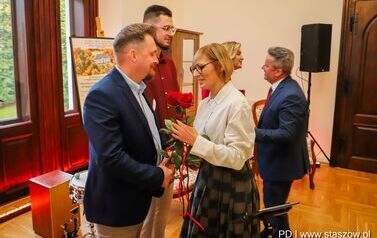 Wernisaż wystawy poplenerowej III Międzynarodowego Pleneru Malarskiego, promocja książki ks. Piotra Maroszka &bdquo;Hugo Kołłątaj jako duchowny&rdquo; oraz koncert &bdquo;W Blasku Jubileuszu&rdquo; (27.09.2025 r.) 99