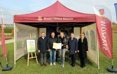 Aleja 500-lecia Staszowa już rośnie! (22.10.2025 r.) 64