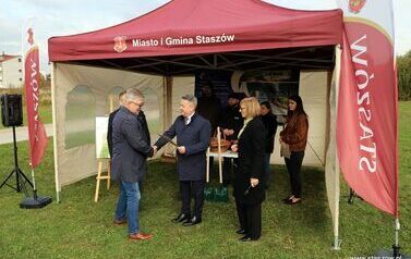 Aleja 500-lecia Staszowa już rośnie! (22.10.2025 r.) 72