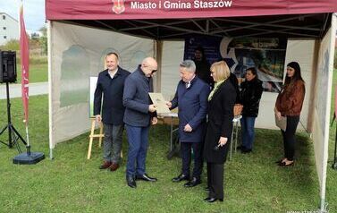 Aleja 500-lecia Staszowa już rośnie! (22.10.2025 r.) 74