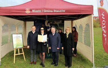 Aleja 500-lecia Staszowa już rośnie! (22.10.2025 r.) 75