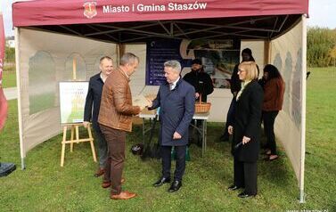 Aleja 500-lecia Staszowa już rośnie! (22.10.2025 r.) 88