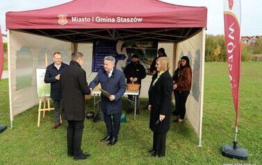 Aleja 500-lecia Staszowa już rośnie! (22.10.2025 r.) 91