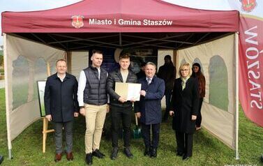 Aleja 500-lecia Staszowa już rośnie! (22.10.2025 r.) 92