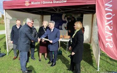 Aleja 500-lecia Staszowa już rośnie! (22.10.2025 r.) 97