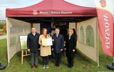 Aleja 500-lecia Staszowa już rośnie! (22.10.2025 r.) 98