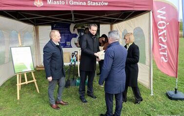 Aleja 500-lecia Staszowa już rośnie! (22.10.2025 r.) 101