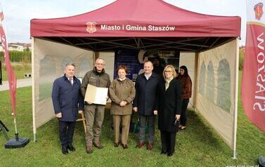 Aleja 500-lecia Staszowa już rośnie! (22.10.2025 r.) 102