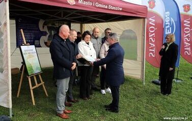 Aleja 500-lecia Staszowa już rośnie! (22.10.2025 r.) 108