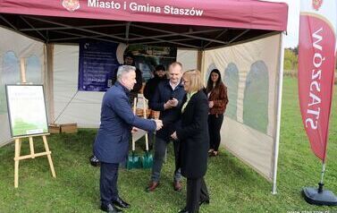 Aleja 500-lecia Staszowa już rośnie! (22.10.2025 r.) 112