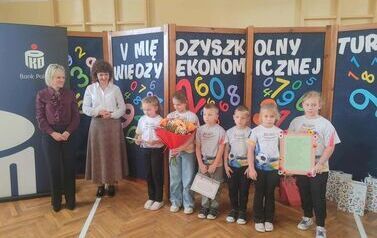 V Turniej Wiedzy Ekonomicznej w Szkole Podstawowej w Kurozwękach (30.10.2025 r.) 7