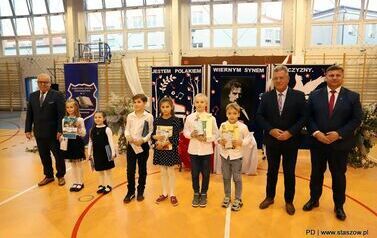Uroczysta Akademia z okazji Święta Szkoły_PSP nr 2 Stasz&oacute;w (07.11.2025 r.) 18
