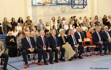 Uroczysta Akademia z okazji Święta Szkoły_PSP nr 2 Stasz&oacute;w (07.11.2025 r.) 72
