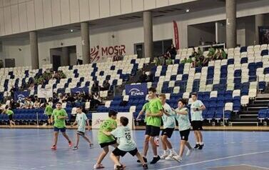 Młodzi szczypiorniści z gminy Stasz&oacute;w&nbsp;w czoł&oacute;wce &bdquo;Enea Cup 2025&nbsp; (07.11.2025 r.) 9