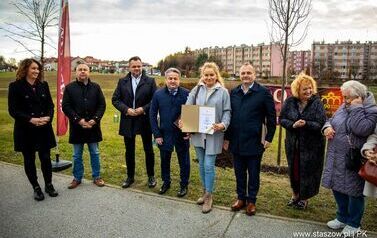 Podsumowanie akcji &bdquo;Aleja 500-lecia Staszowa&rdquo; &ndash; 67 drzew dla miasta (14.11.2025 r.) 8