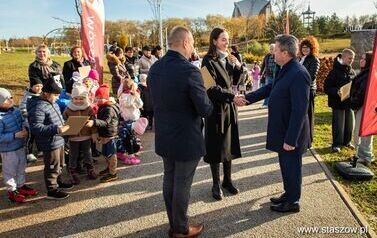 Podsumowanie akcji &bdquo;Aleja 500-lecia Staszowa&rdquo; &ndash; 67 drzew dla miasta (14.11.2025 r.) 45