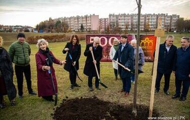 Podsumowanie akcji &bdquo;Aleja 500-lecia Staszowa&rdquo; &ndash; 67 drzew dla miasta (14.11.2025 r.) 46