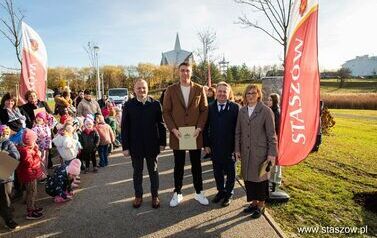 Podsumowanie akcji &bdquo;Aleja 500-lecia Staszowa&rdquo; &ndash; 67 drzew dla miasta (14.11.2025 r.) 49