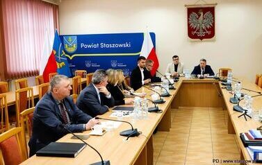 Spotkanie dotyczące przywr&oacute;cenia połączeń kolejowych w powiecie staszowskim (23.01.2026 r.) 8