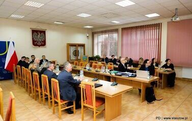 Spotkanie dotyczące przywr&oacute;cenia połączeń kolejowych w powiecie staszowskim (23.01.2026 r.) 10