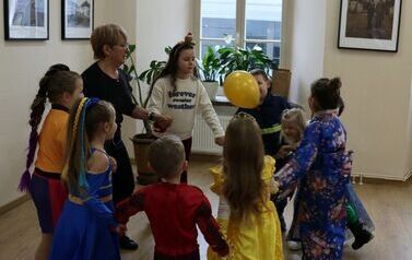 Dzieci z Przedszkola Nr 8 z wizytą w Pałacu Kołłątaj&oacute;w (04.02.2026 r.) 7