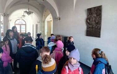 Śladami Hieronima Łaskiego - uczniowie z &bdquo;Tr&oacute;jki&rdquo; w Ratuszu (06.03.2026 r.) 13