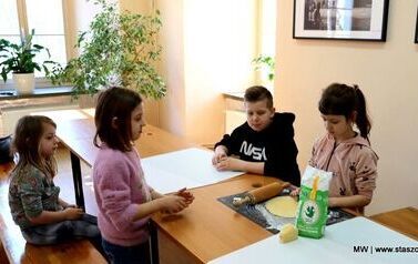 Słodka przygoda w Pałacu Kołłątaj&oacute;w &ndash; mali cukiernicy z Mostek w akcji (18.03.2026 r.)  32