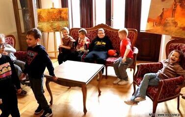 Słodkie warsztaty i zwiedzanie pałacu &ndash; wyjątkowy dzień uczni&oacute;w z Mostek (26.03.2026r.) 4