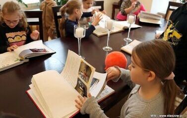 Słodkie warsztaty i zwiedzanie pałacu &ndash; wyjątkowy dzień uczni&oacute;w z Mostek (26.03.2026r.) 7