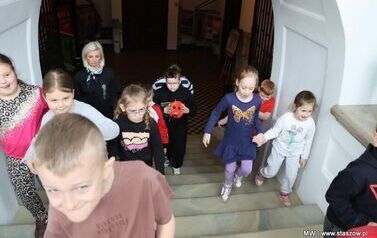 Słodkie warsztaty i zwiedzanie pałacu &ndash; wyjątkowy dzień uczni&oacute;w z Mostek (26.03.2026r.) 10