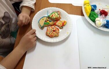 Słodkie warsztaty i zwiedzanie pałacu &ndash; wyjątkowy dzień uczni&oacute;w z Mostek (26.03.2026r.) 15