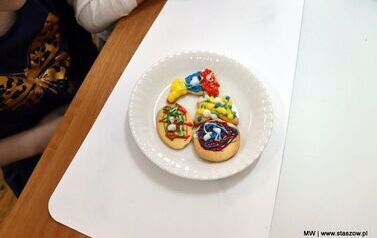 Słodkie warsztaty i zwiedzanie pałacu &ndash; wyjątkowy dzień uczni&oacute;w z Mostek (26.03.2026r.) 16