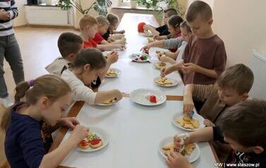 Słodkie warsztaty i zwiedzanie pałacu &ndash; wyjątkowy dzień uczni&oacute;w z Mostek (26.03.2026r.) 18