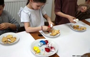 Słodkie warsztaty i zwiedzanie pałacu &ndash; wyjątkowy dzień uczni&oacute;w z Mostek (26.03.2026r.) 19