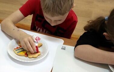 Słodkie warsztaty i zwiedzanie pałacu &ndash; wyjątkowy dzień uczni&oacute;w z Mostek (26.03.2026r.) 20