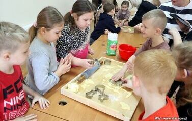 Słodkie warsztaty i zwiedzanie pałacu &ndash; wyjątkowy dzień uczni&oacute;w z Mostek (26.03.2026r.) 24