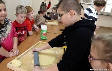 Słodkie warsztaty i zwiedzanie pałacu &ndash; wyjątkowy dzień uczni&oacute;w z Mostek (26.03.2026r.) 25