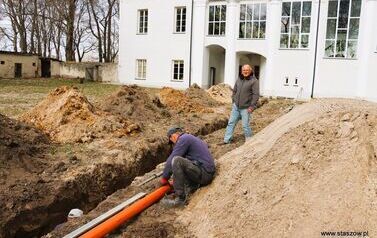 Renowacja parku w Wiśniowej postępy prac (15.16.04.2026 r.) 7