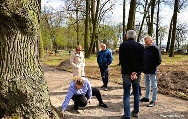 Renowacja parku w Wiśniowej postępy prac (15.16.04.2026 r.) 43