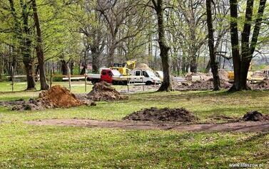 Renowacja parku w Wiśniowej postępy prac (15.16.04.2026 r.) 46