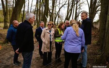 Renowacja parku w Wiśniowej postępy prac (15.16.04.2026 r.) 53