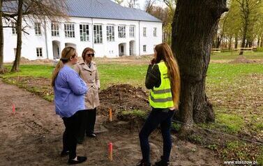 Renowacja parku w Wiśniowej postępy prac (15.16.04.2026 r.) 61
