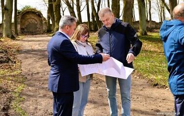 Renowacja parku w Wiśniowej postępy prac (15.16.04.2026 r.) 63